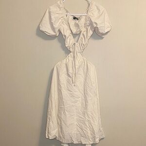 Chic Backless White Dress with Puff Sleeves